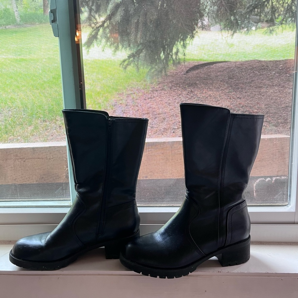 Boots size 8